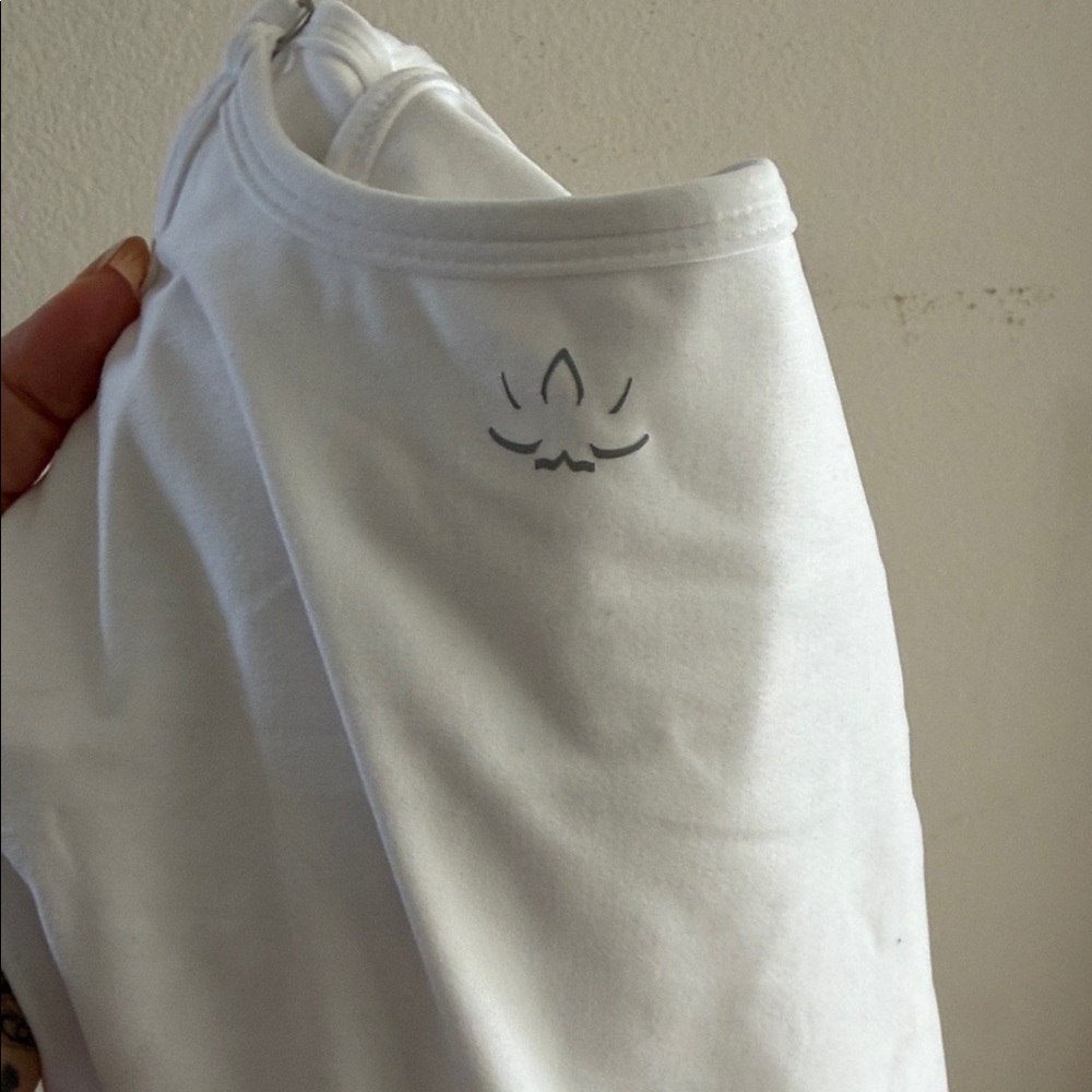 Beyond Yoga White Sleeveless Mini Dress. Yoga material with built in shorts - Picture 5 of 5